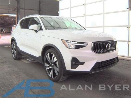 2025 Volvo XC40 B5 Plus Bright Theme