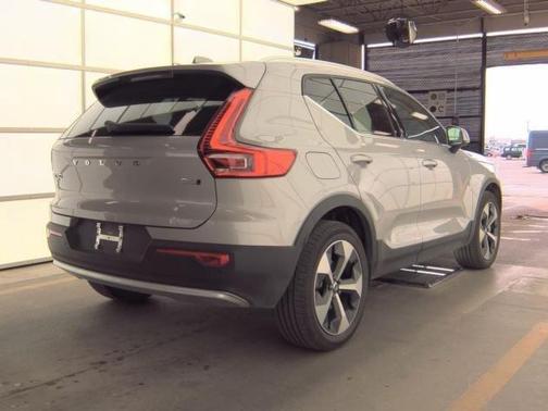 2025 Volvo XC40 B5 Plus Bright Theme