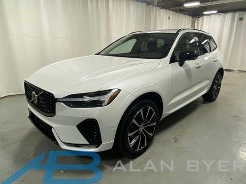 Crystal White 2025 Volvo XC60 B5 Plus