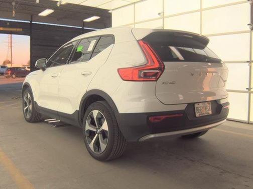 2025 Volvo XC40 B5 Plus Bright Theme