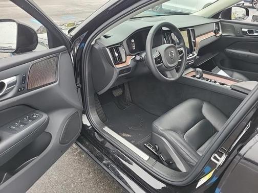 2025 Volvo S60 B5 Plus