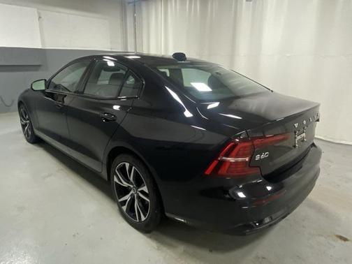 2025 Volvo S60 B5 Plus