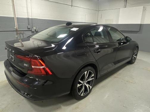 2025 Volvo S60 B5 Plus