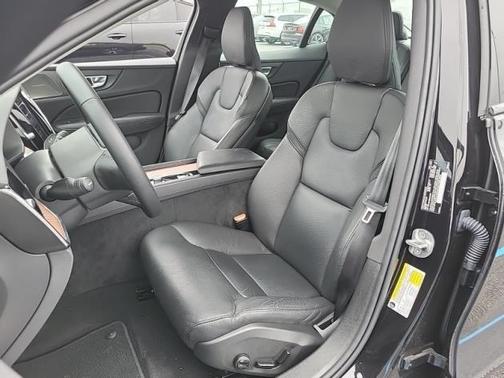 2025 Volvo S60 B5 Plus