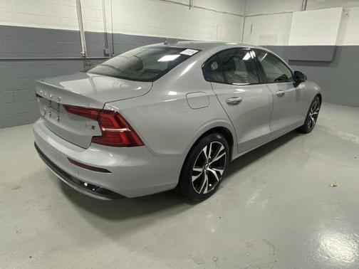 2025 Volvo S60 B5 Core