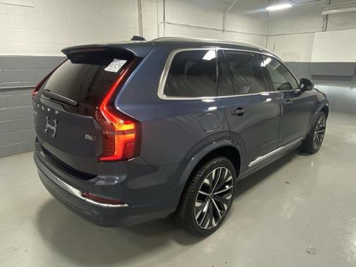 2025 Volvo XC90 B6 Plus 7-Seater