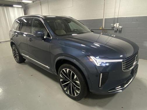 2025 Volvo XC90 B6 Plus 7-Seater