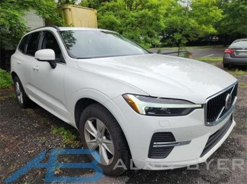 2022 Volvo XC60 B5 Momentum