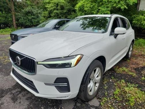 2022 Volvo XC60 B5 Momentum