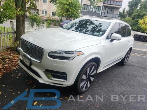 2024 Volvo XC90 Recharge Plug-In Hybrid T8 Plus Bright Theme 7-Seater