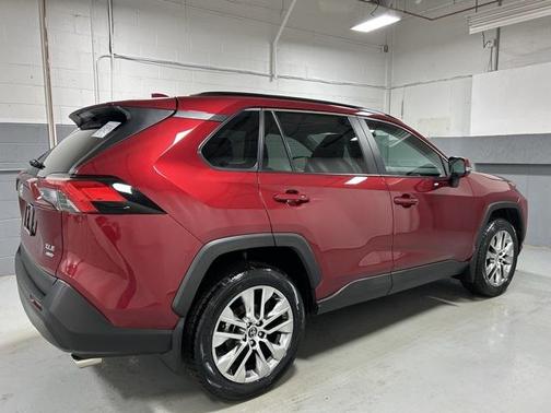 2020 Toyota RAV4 XLE Premium