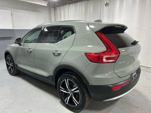 2025 Volvo XC40 B5 Core Bright Theme