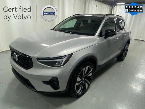 2025 Volvo XC40 B5 Plus Dark Theme