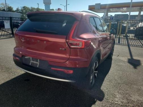 2024 Volvo XC40 B5 Ultimate Bright Theme