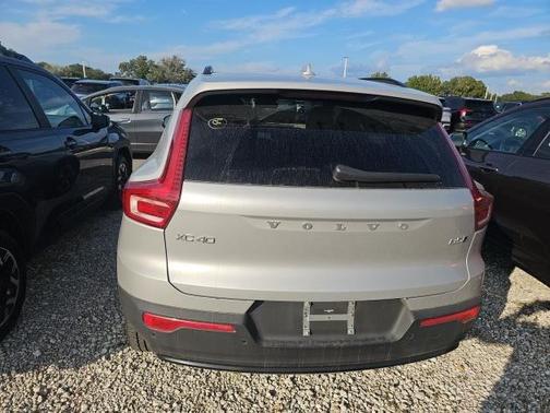 2025 Volvo XC40 B5 Plus Dark Theme