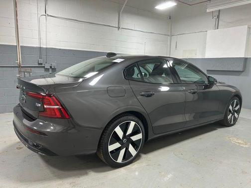 2025 Volvo S60 Plug-In Hybrid T8 Plus