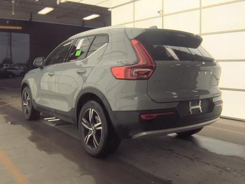 2025 Volvo XC40 B5 Core Bright Theme
