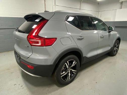 Grey 2025 Volvo XC40 B5 Core Bright Theme