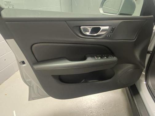 2025 Volvo V60 Cross Country B5 Plus