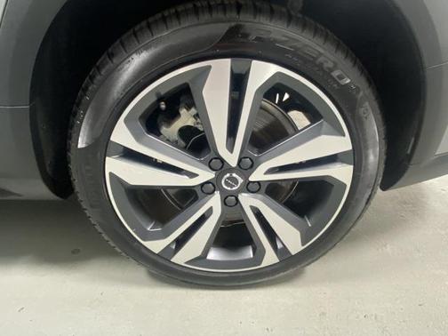 2025 Volvo V60 Cross Country B5 Plus