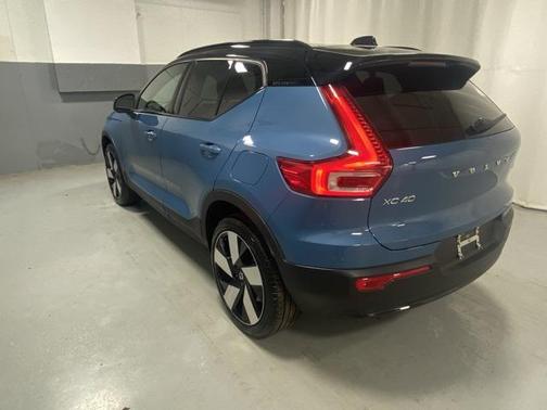 2023 Volvo XC40 Recharge Pure Electric Twin Plus