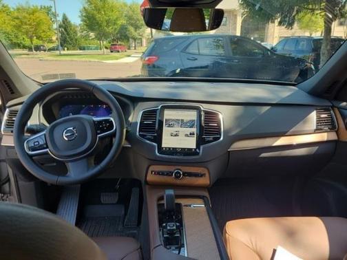 2024 Volvo XC90 Recharge Plug-In Hybrid T8 Plus Bright Theme 7-Seater