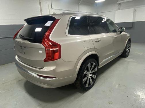 2024 Volvo XC90 Recharge Plug-In Hybrid T8 Plus Bright Theme 7-Seater