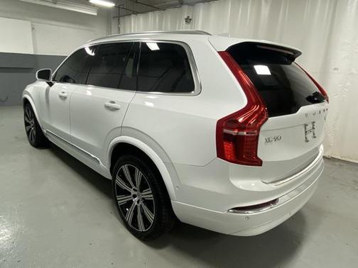 2024 Volvo XC90 B6 Plus Bright Theme 7-Seater