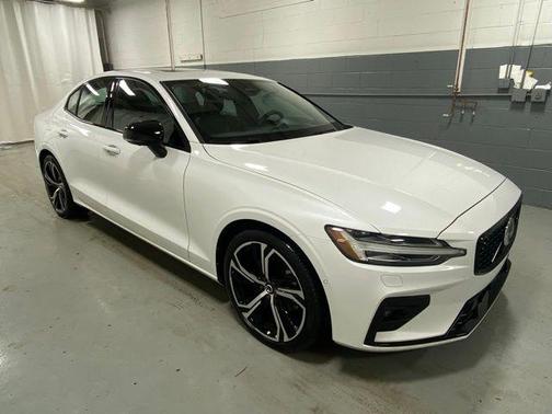 Crystal White 2024 Volvo S60 B5 Ultimate Dark Theme