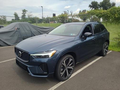 2024 Volvo XC60 Recharge Plug-In Hybrid T8 Ultimate Dark Theme