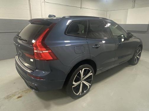 2024 Volvo XC60 Recharge Plug-In Hybrid T8 Ultimate Dark Theme