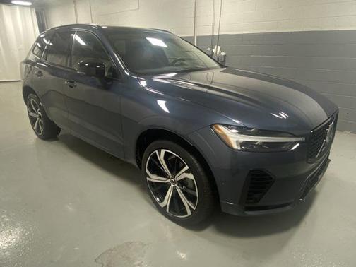 2024 Volvo XC60 Recharge Plug-In Hybrid T8 Ultimate Dark Theme