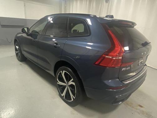 2024 Volvo XC60 Recharge Plug-In Hybrid T8 Ultimate Dark Theme