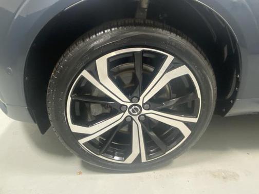 2024 Volvo XC60 Recharge Plug-In Hybrid T8 Ultimate Dark Theme