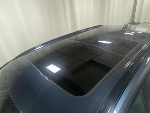 2024 Volvo XC60 Recharge Plug-In Hybrid T8 Ultimate Dark Theme