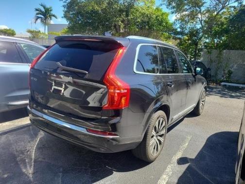 2023 Volvo XC90 B5 Plus