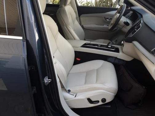 2024 Volvo XC90 B5 Core Bright Theme