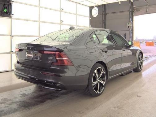 2025 Volvo S60 B5 Core