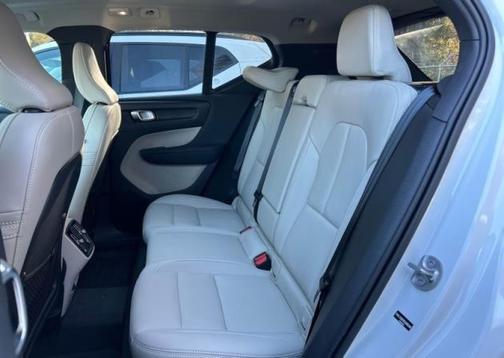 2025 Volvo XC40 B5 Plus Bright Theme