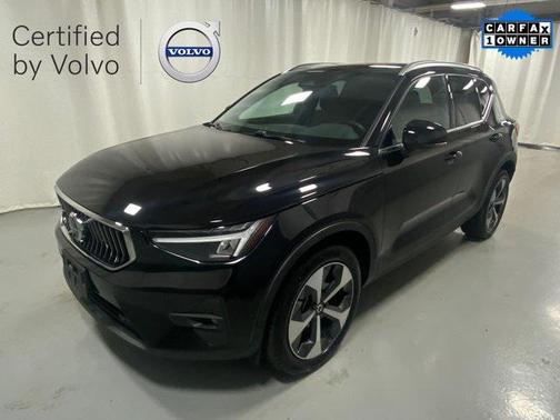 2025 Volvo XC40 B5 Plus Bright Theme