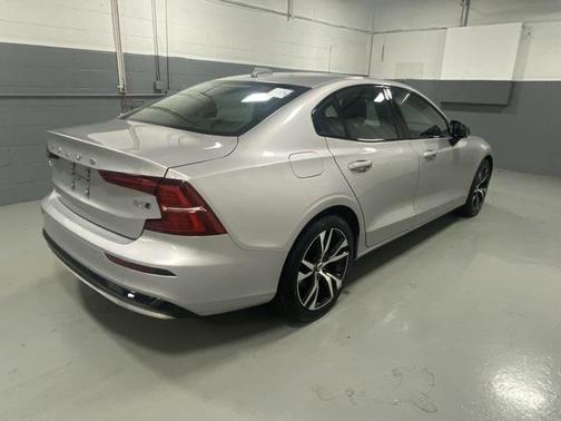 2025 Volvo S60 B5 Core