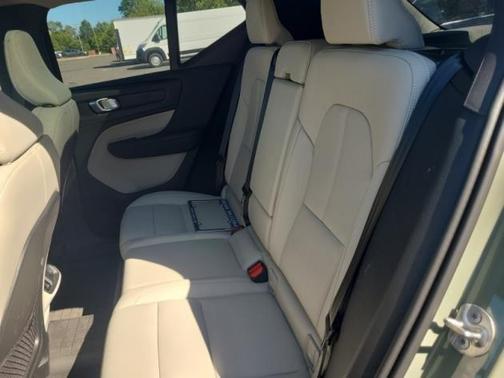 2024 Volvo XC40 B5 Plus Dark Theme