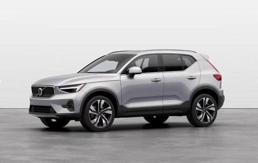 2025 Volvo XC40 B5 Ultra Bright Theme