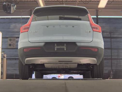 2025 Volvo XC40 B5 Plus Bright Theme