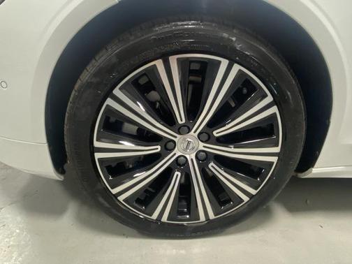 2025 Volvo S90 B6 Plus