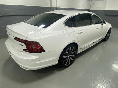 2025 Volvo S90 B6 Plus