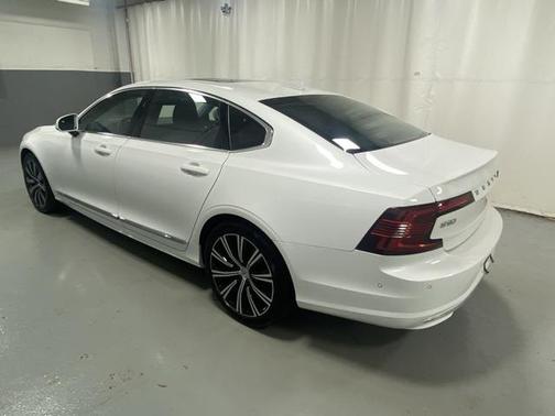 2025 Volvo S90 B6 Plus