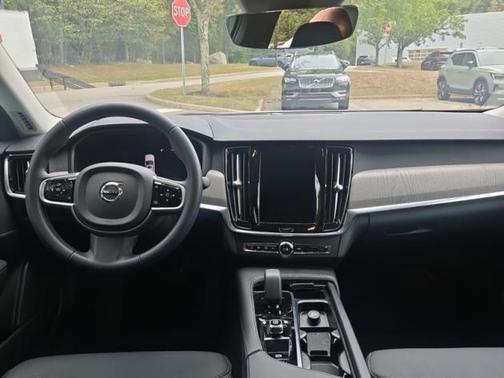 2025 Volvo S90 B6 Plus
