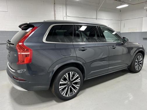2022 Volvo XC90 T5 Momentum