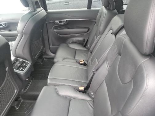 2020 Volvo XC90 T6 Momentum